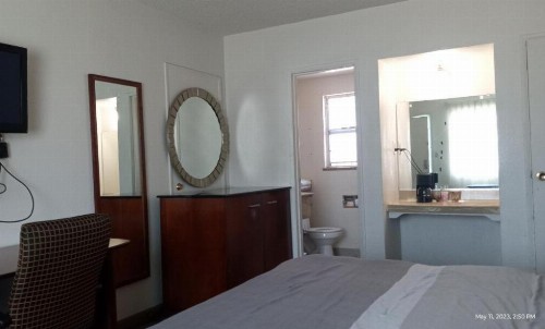 Travelers Beach Inn - image 24