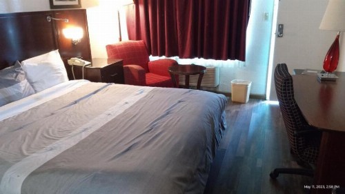 Travelers Beach Inn - image 3