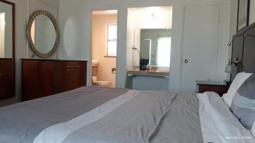 Travelers Beach Inn - image 4