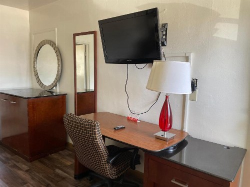 Travelers Beach Inn - image 5