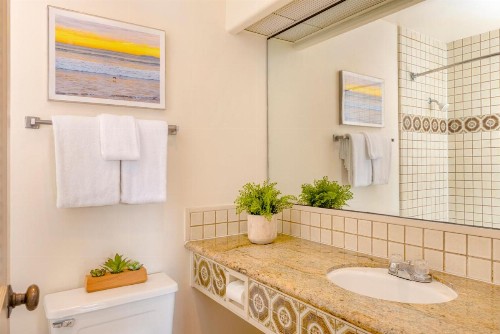 Clocktower Inn Ventura - image 10