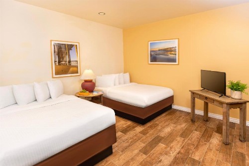 Clocktower Inn Ventura - image 18