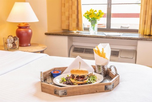 Clocktower Inn Ventura - image 3