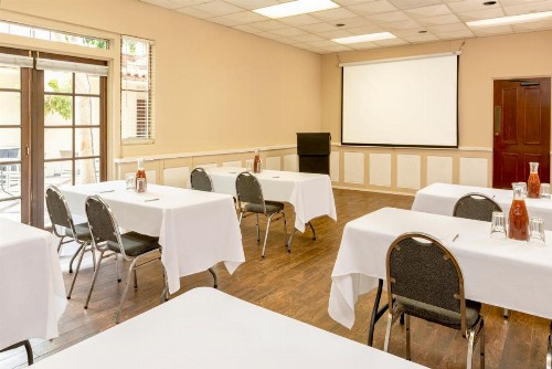 Clocktower Inn Ventura - image 6