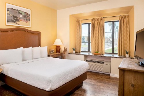 Clocktower Inn Ventura - image 8