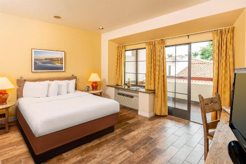 Clocktower Inn Ventura - image 9