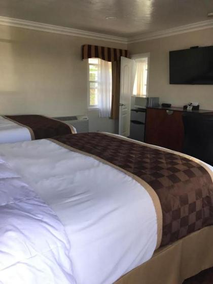 Rex Motel - image 8