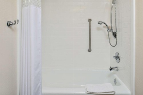 Hampton Inn & Suites Vero Beach Outlets - image 17
