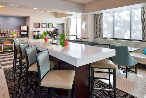 Hampton Inn & Suites Vero Beach Outlets - image 2
