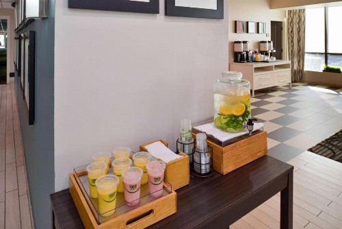 Hampton Inn & Suites Vero Beach Outlets - image 21