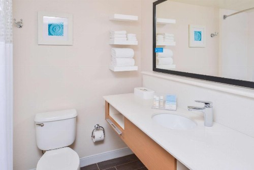 Hampton Inn & Suites Vero Beach Outlets - image 4