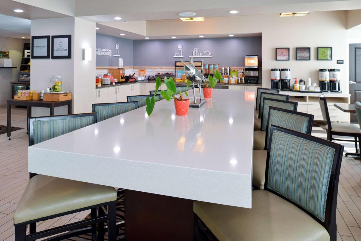 Hampton Inn & Suites Vero Beach Outlets - image 5
