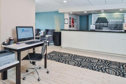 Hampton Inn & Suites Vero Beach Outlets - image 8