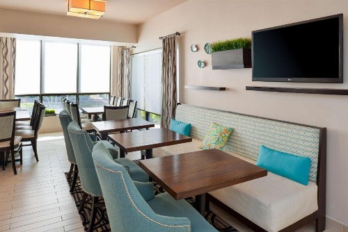 Hampton Inn & Suites Vero Beach Outlets - image 9