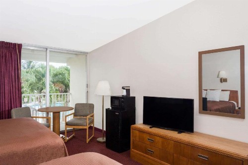 Howard Johnson by Wyndham Vero Beach / Downtown - image 29