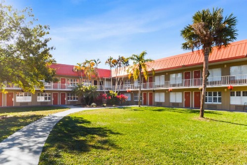 Vero Beach Inn & Suites Vero Beach I-95 - image 18