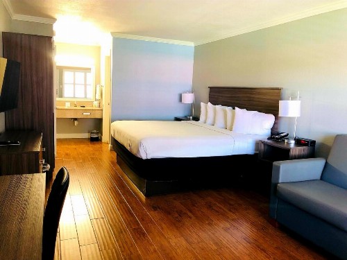 Vero Beach Inn & Suites Vero Beach I-95 - image 6