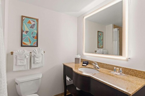 Comfort Suites Vero Beach I-95 - image 11
