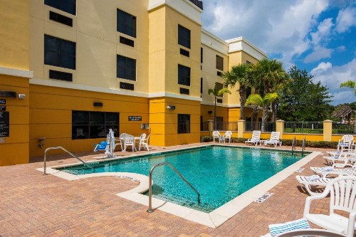 Comfort Suites Vero Beach I-95 - image 19