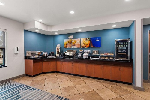 Comfort Suites Vero Beach I-95 - image 23