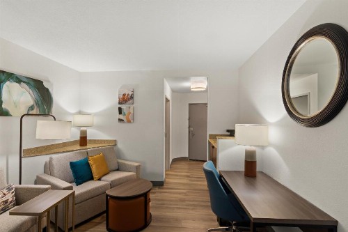 Comfort Suites Vero Beach I-95 - image 34