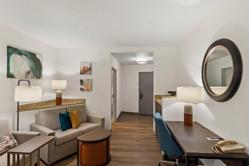 Comfort Suites Vero Beach I-95 - image 37