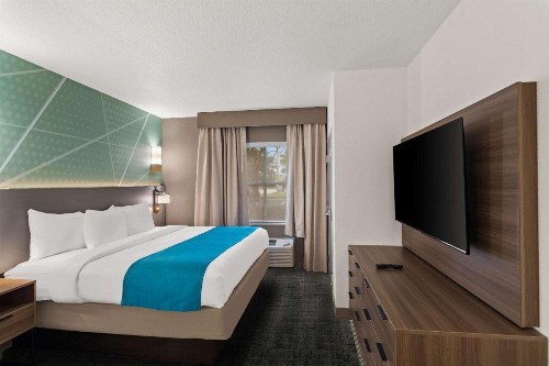 Comfort Suites Vero Beach I-95 - image 8