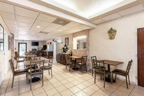 Econo Lodge Vero Beach - Downtown - image 11