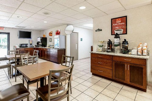 Econo Lodge Vero Beach - Downtown - image 17