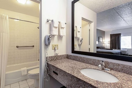Econo Lodge Vero Beach - Downtown - image 18