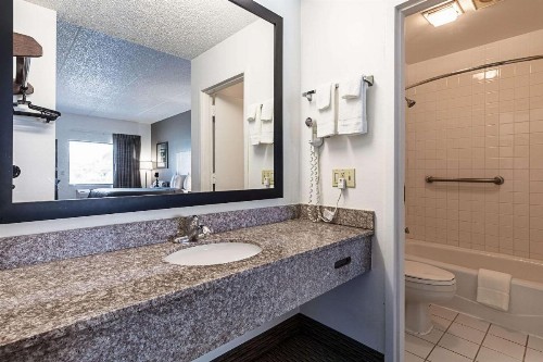 Econo Lodge Vero Beach - Downtown - image 22