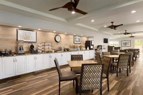Country Inn & Suites by Radisson Vero Beach-I-95 FL - image 3