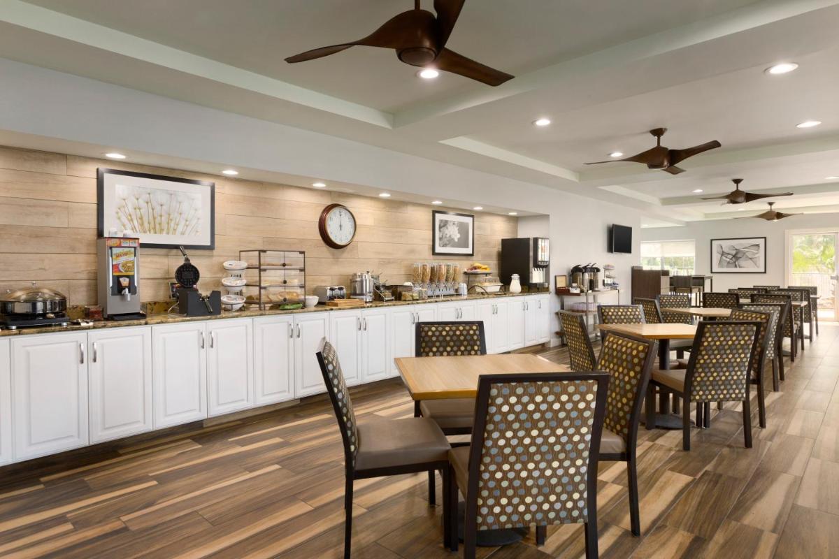 Country Inn & Suites by Radisson Vero Beach-I-95 FL - image 3