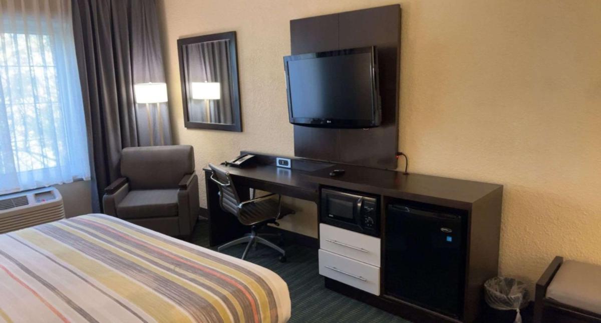 Country Inn & Suites by Radisson Vero Beach-I-95 FL - image 4
