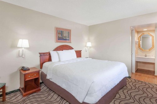 Travelodge by Wyndham Victorville - image 11