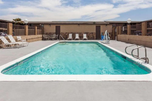 Travelodge by Wyndham Victorville - image 2
