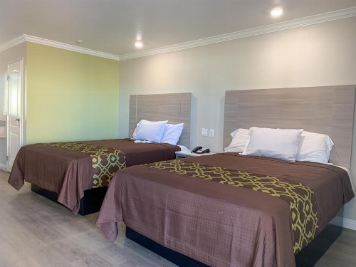 Mojave Inn - image 31