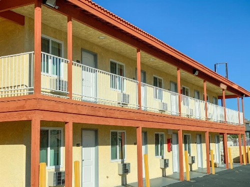 Mojave Inn - image 32
