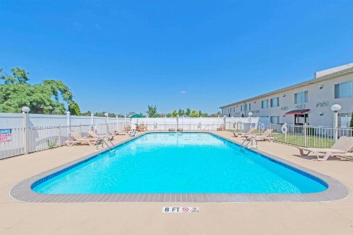 Ramada by Wyndham Vineland Millville Area - image 4