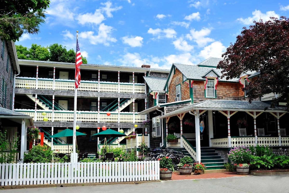 Pequot Hotel - main image
