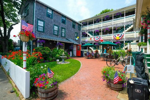 Pequot Hotel - image 5