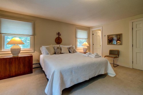 Vineyard Artist's Haven - image 10