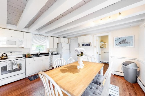 Oak Bluffs Cottage - image 10