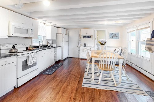 Oak Bluffs Cottage - image 7