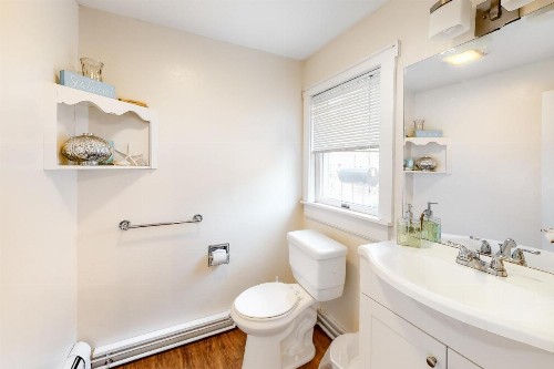 Oak Bluffs Cottage - image 9