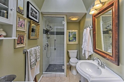 Waterfront Vineyard Haven Home near Main Street! - image 12