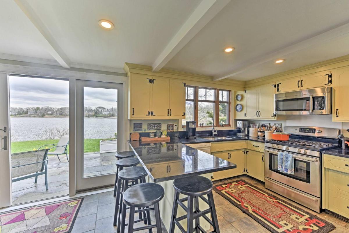 Waterfront Vineyard Haven Home near Main Street! - image 6
