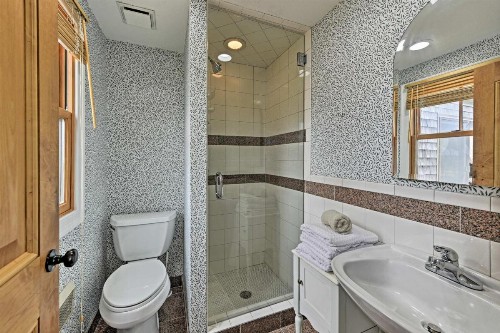 Waterfront Vineyard Haven Home near Main Street! - image 8