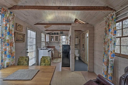 Cozy Cottage on Marthas Vineyard Less Than 1 Mi to Beaches - image 2