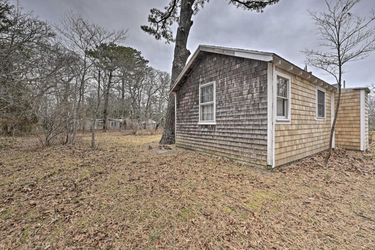 Cozy Cottage on Marthas Vineyard Less Than 1 Mi to Beaches - image 4